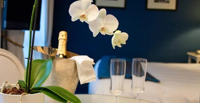 Mazarin Hotel 4*